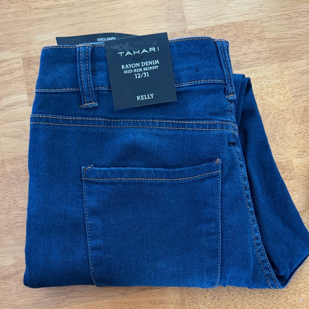 Tahari women’s Deep Blue Skinny Jeans